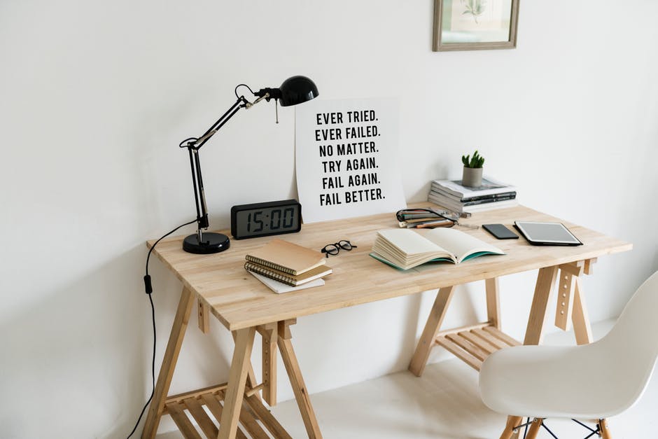 nowoczesny styl biurka to podstawa
