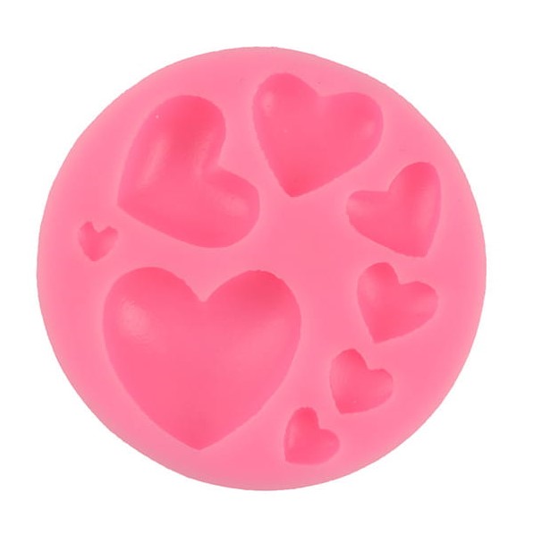 Zastosowanie formy silikonowej serce do robienia świec