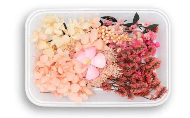 susz dekoracyjny florystyczny z różnymi kwiatami