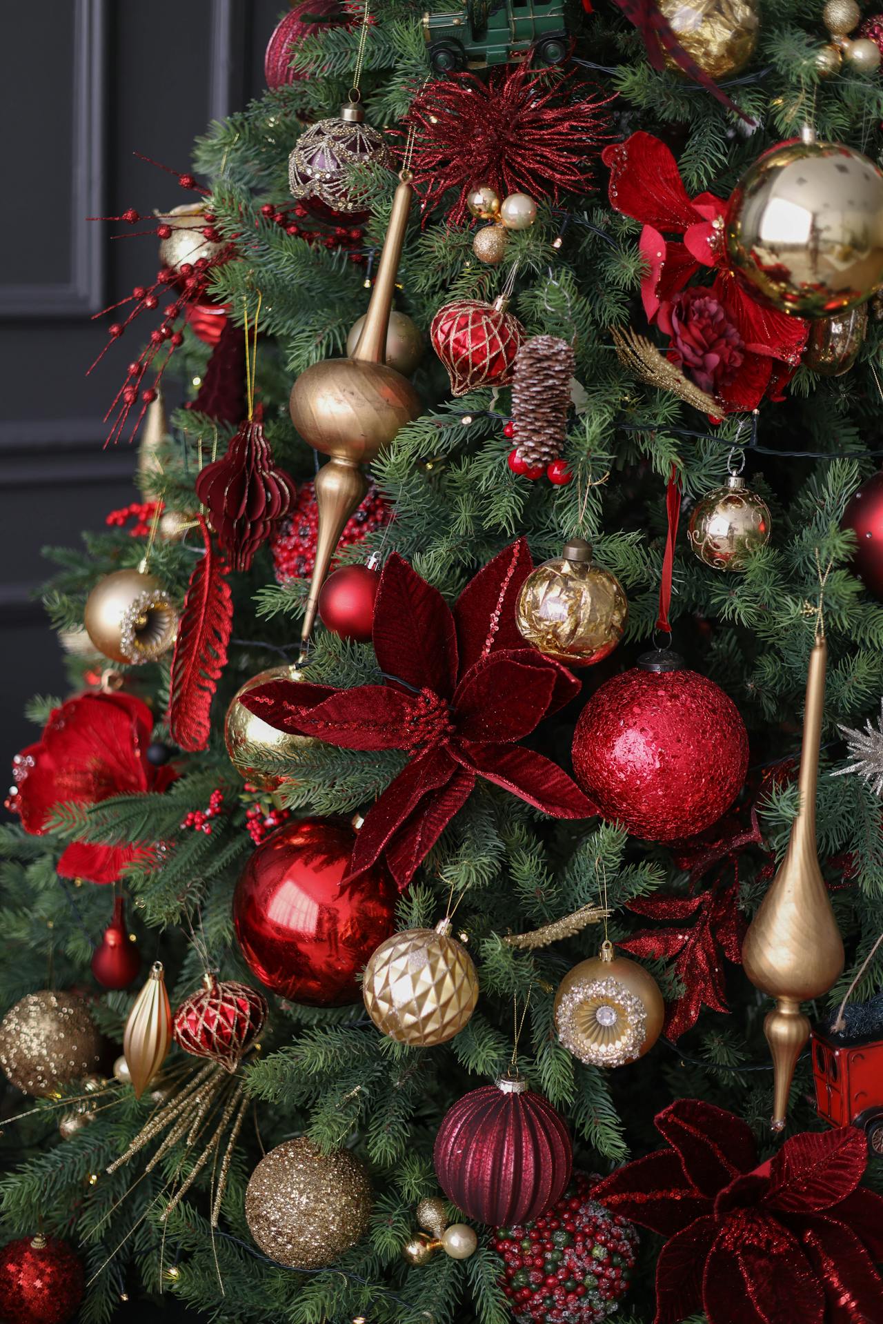 czerwone bombki na choince